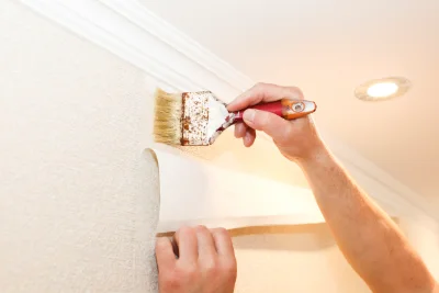 Pose de papier peint à Bigorno — revêtements muraux et toiles de verre
